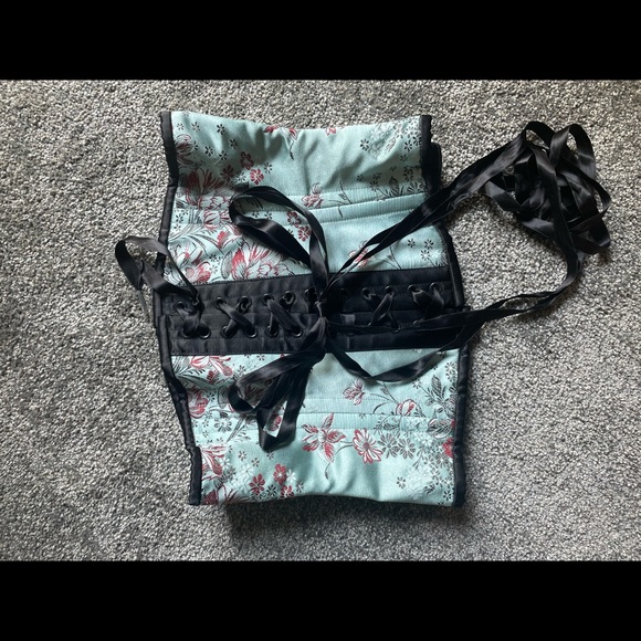 Isabella Corsetry 26” - Picture 3 of 4